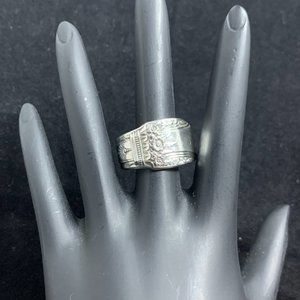 Roger Bros First Love International 1847 Silver Plate Spoon Ring Monogram B.